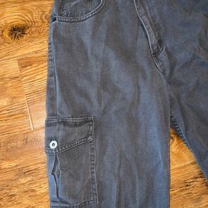 Y2k baggy cargo jeans with cinch waist. A true piece of 90s fashion!
